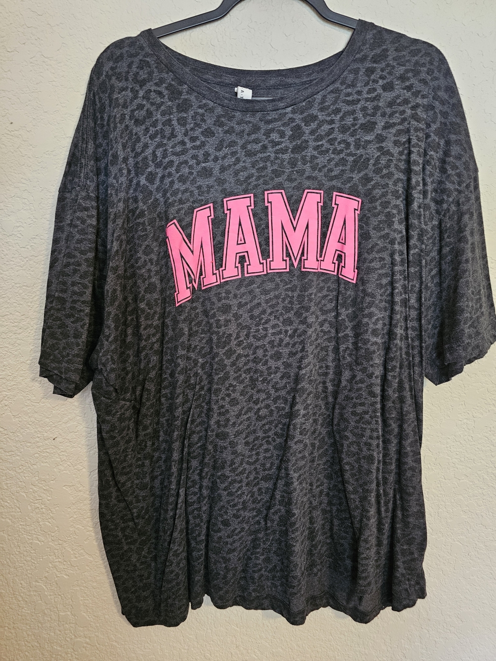 Charcoal Leopard 'MAMA' Graphic Short Sleeve Tee - Pink Lettering
